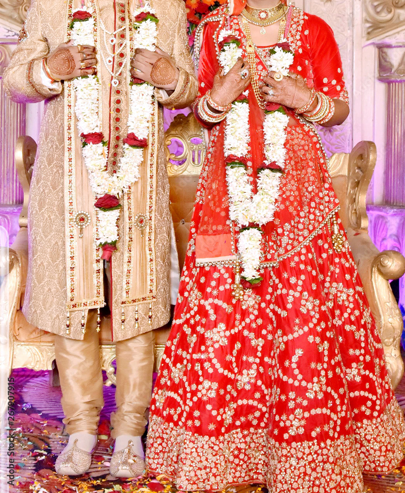 Fresh Jaimala Designs To Suit Every Aesthetic | Indian wedding, Indian  wedding photographer, Indian wedding flowers