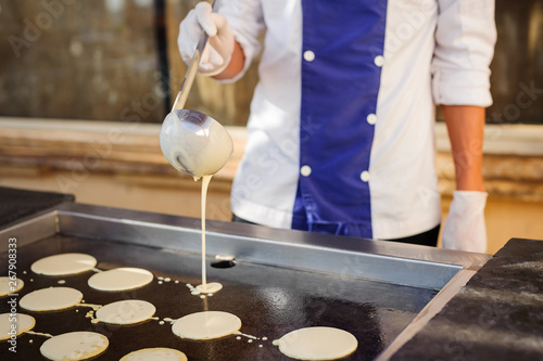 A chef making pancakes. Workshop photo