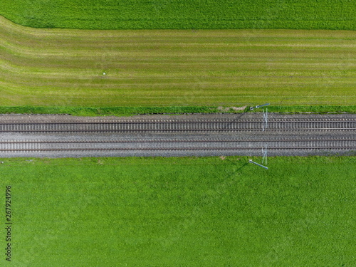 Cuadro en lienzo Train tracks through countryside