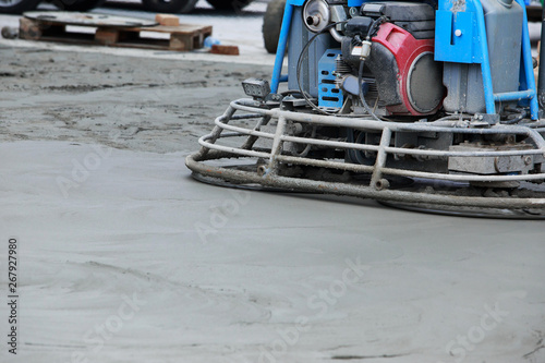 Tool for smooth concrete surface