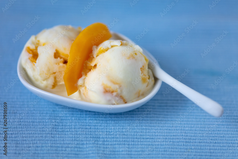 Selbstgemachtes Mangoeis mit Joghurt Stock Photo | Adobe Stock