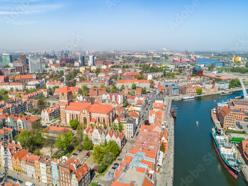 Gdańsk - rzeka Motława i port turystyczny. Krajobraz Gdańska z lotu ptaka. 