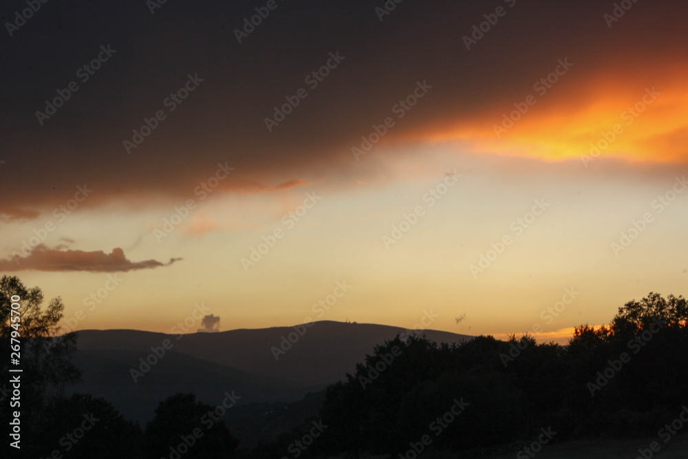 atardecer montañas