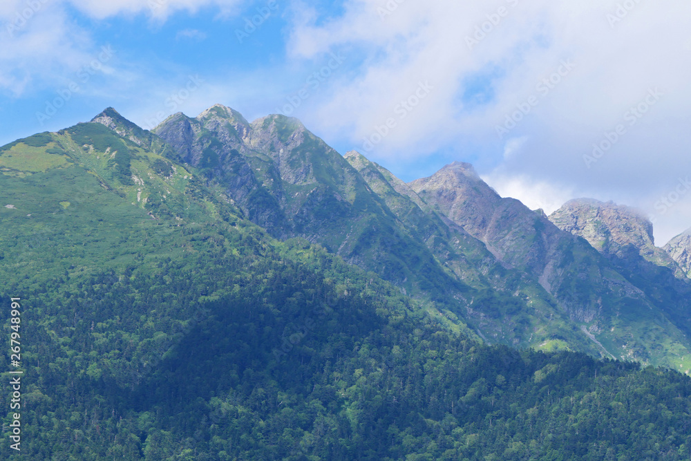 中部山岳国立公園。上高地より奥穂高連峰を望む。松本　長野　日本。８月下旬。