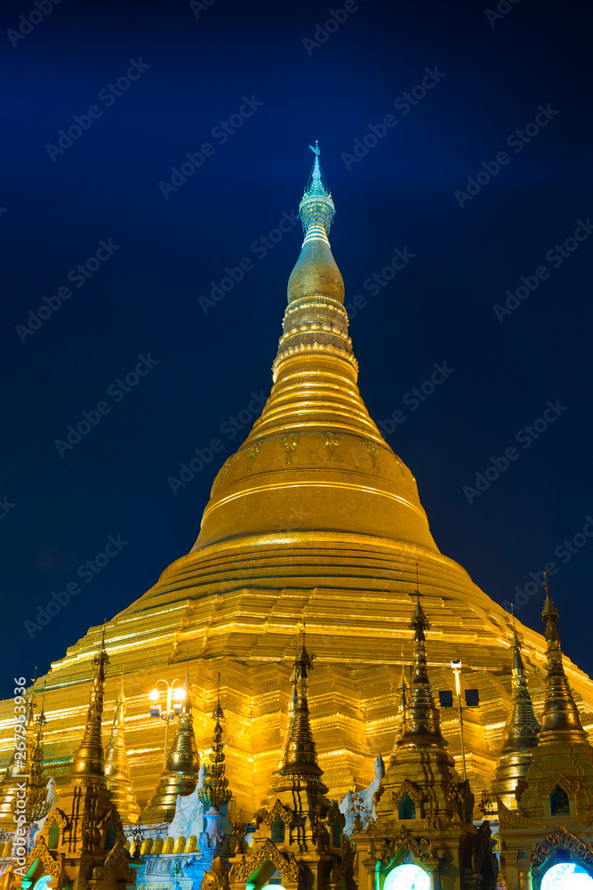 Naklejka premium Shwedagon Paya