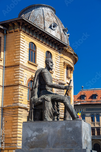 Fotografía Carol I Monument in front of the National College in Craiova, Romania