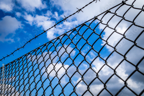fence and sky © Sven