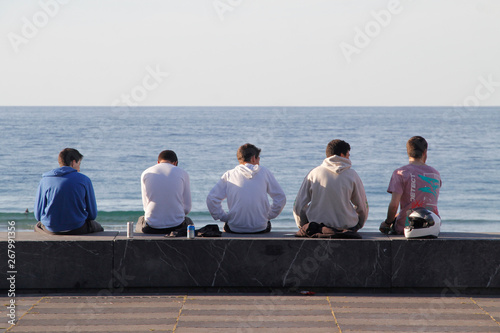 Group of friends on the beach © Laiotz