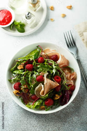 Prosciutto salad with walnuts and fresh raspberries