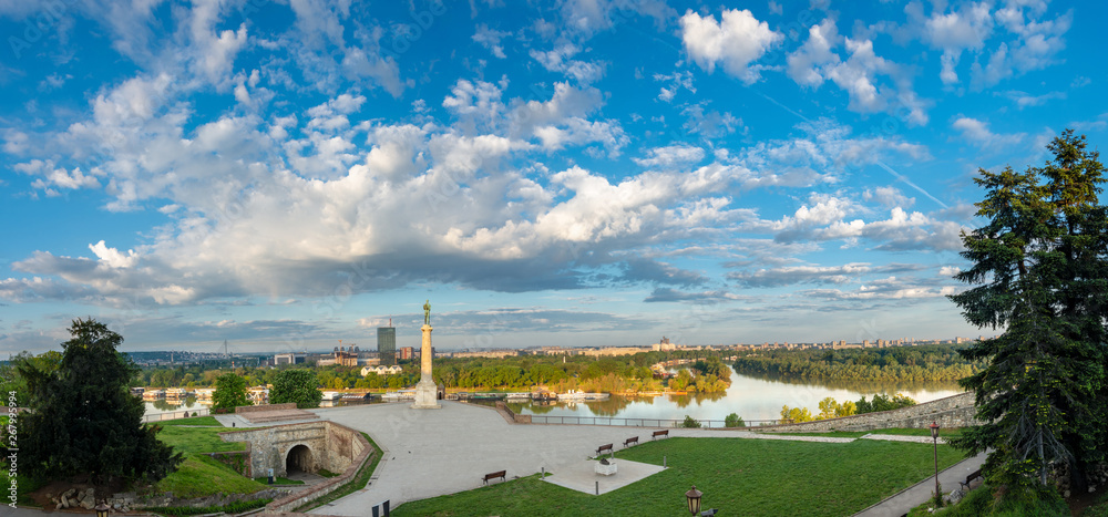 Obraz premium Kalemegdan and Victor in the morning sun. A great overview of river Sava and new Belgrade from the Kalemegdan.