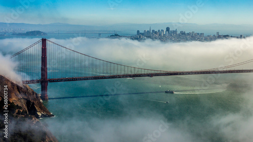 Fototapeta Naklejka Na Ścianę i Meble -  Foggy Golden Gate Bridge