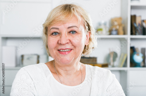 Obraz na plátně Mature woman at home