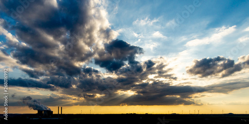 Dramatischer Sonnenuntergang