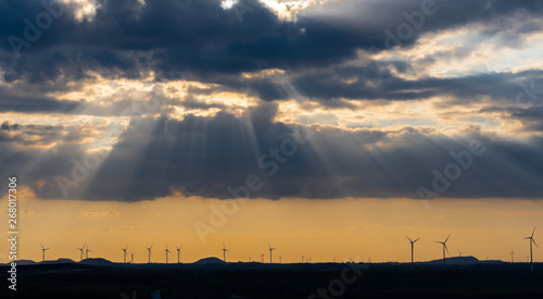 Sonnenstrahlen durch Wolkenlücken