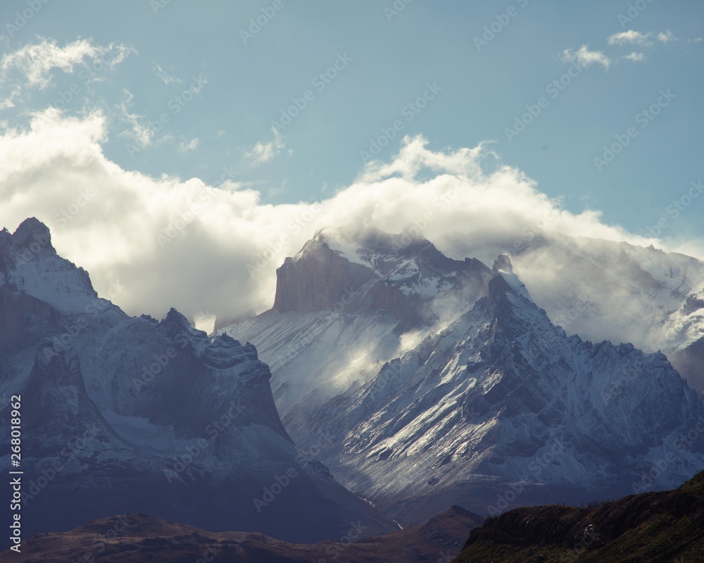 Obraz premium Halni szczyty Torres Del Paine w Patagonia parku narodowym Chile