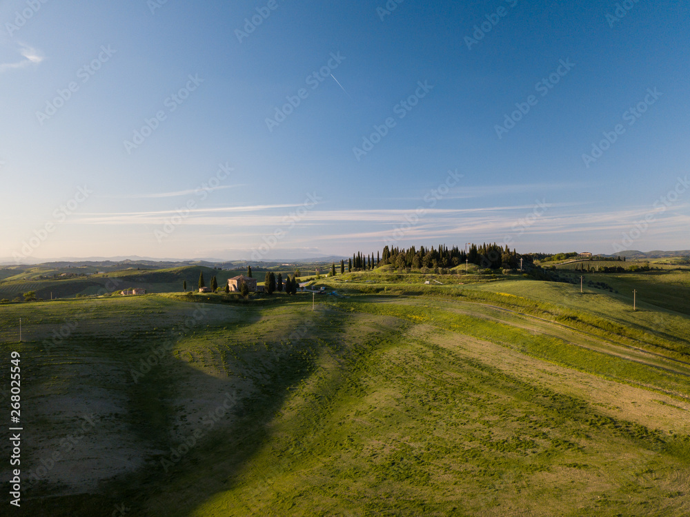 casolare isolato in val d'orcia toscana italia