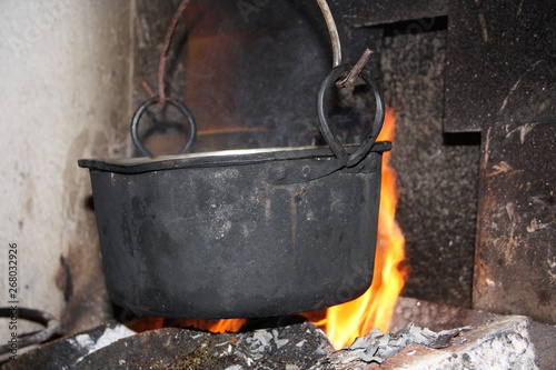 cucina tradizionale al caminetto photo