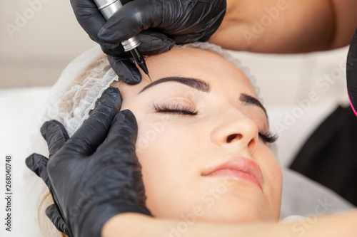 Makijaż permanentny - zabieg w salonie piękności