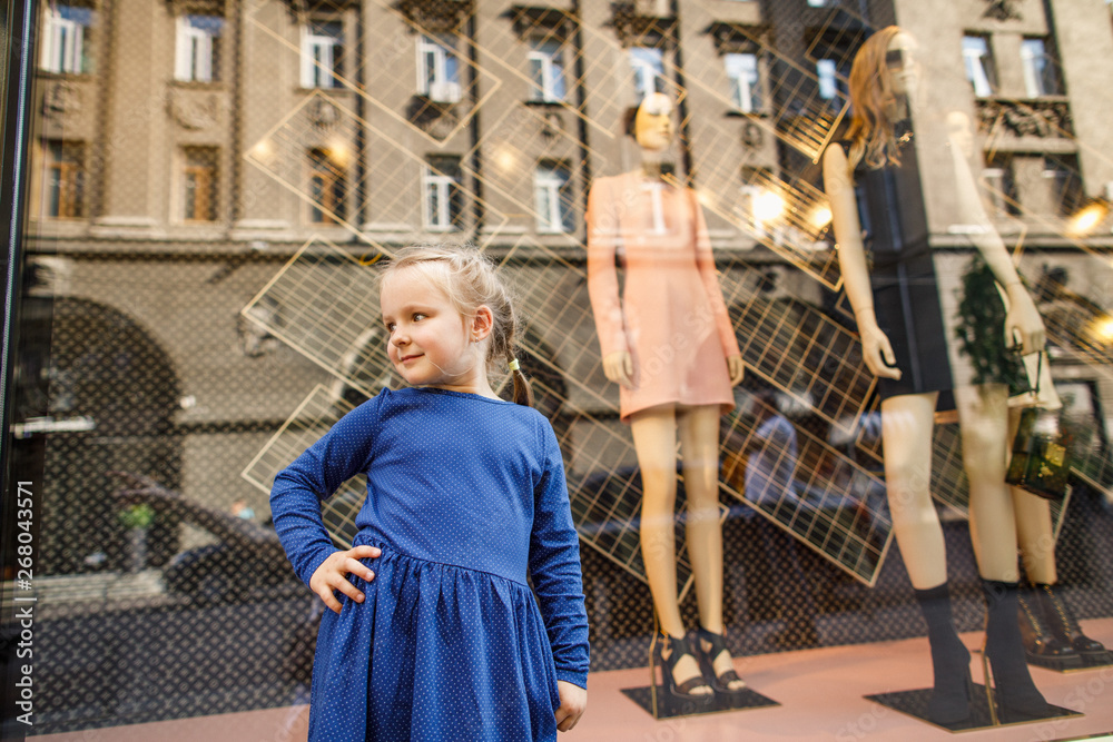 Obraz premium little girl in blue dress having fun outside