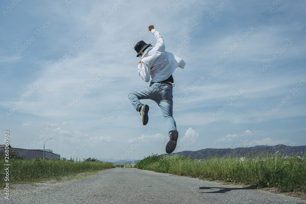 ガッツポーズ ジャンプ 男性 Stock Photo Adobe Stock