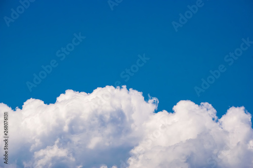 Fototapeta Naklejka Na Ścianę i Meble -  Summer beautiful blue sky and clouds.  夏の美しい空と雲