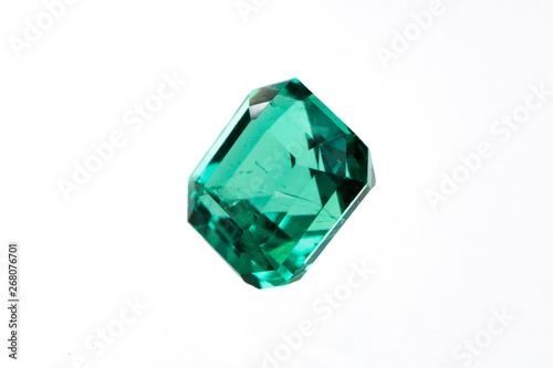 emerald crystals natural and gemstones for jewelry   stone gem green