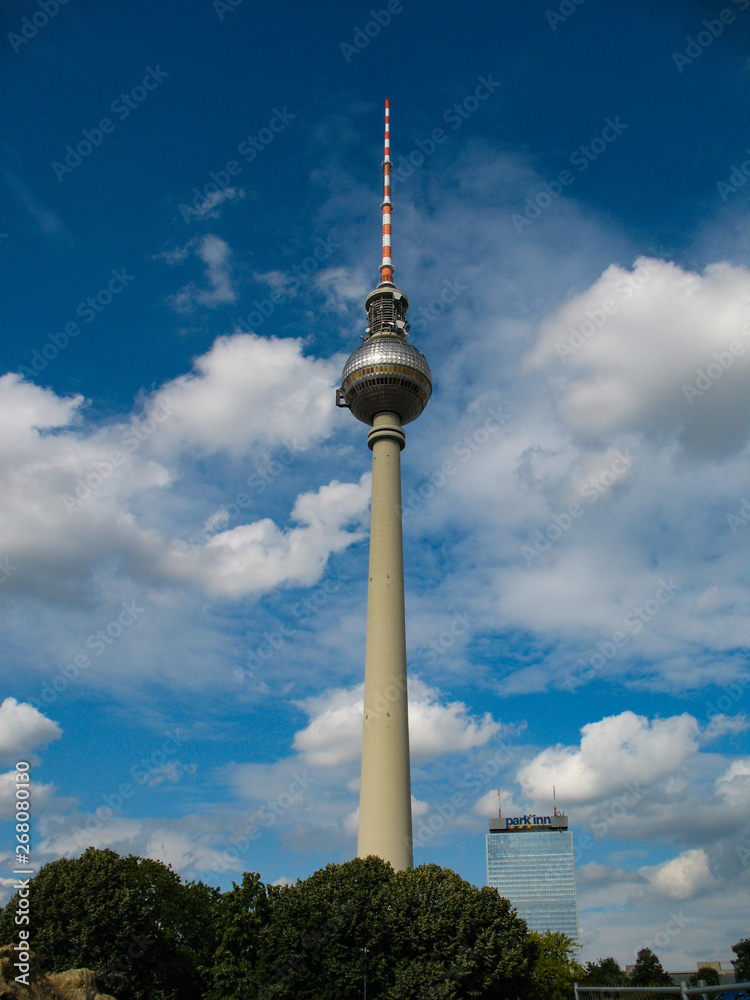 Naklejka premium Fernsehturm Berlin, Germany - Television Tower at sunny day