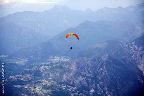 Paraglider over lake Garda © erika8213