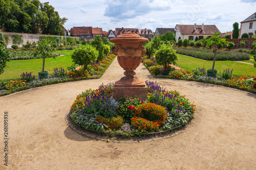 Der historische Klostergarten der Benediktinerabtei in Seligenstadt