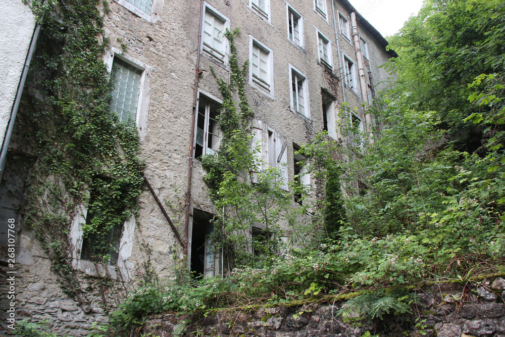 ruined building in eaux-bonnes (france) ruined building in eaux-bonnes (france)