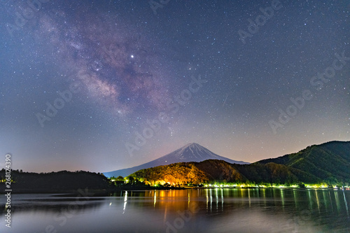 富士山と天の川 © Hao