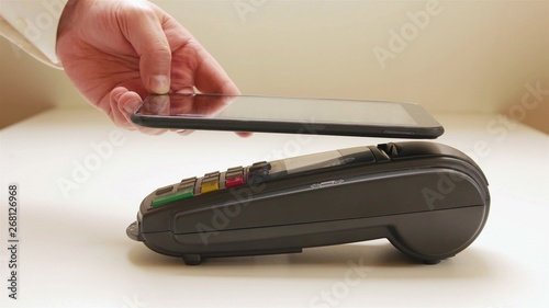 Quadro su tela Man making payment