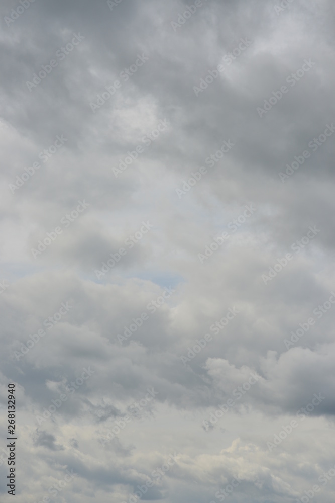 Fototapeta premium pochmurne szare niebo