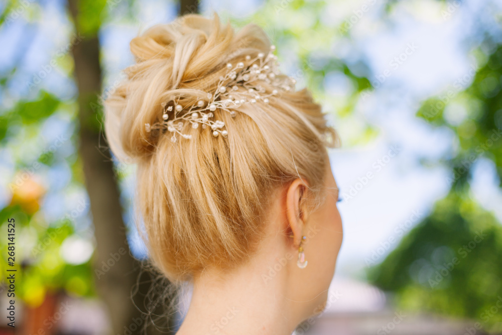 Naklejka premium blonde hair bride