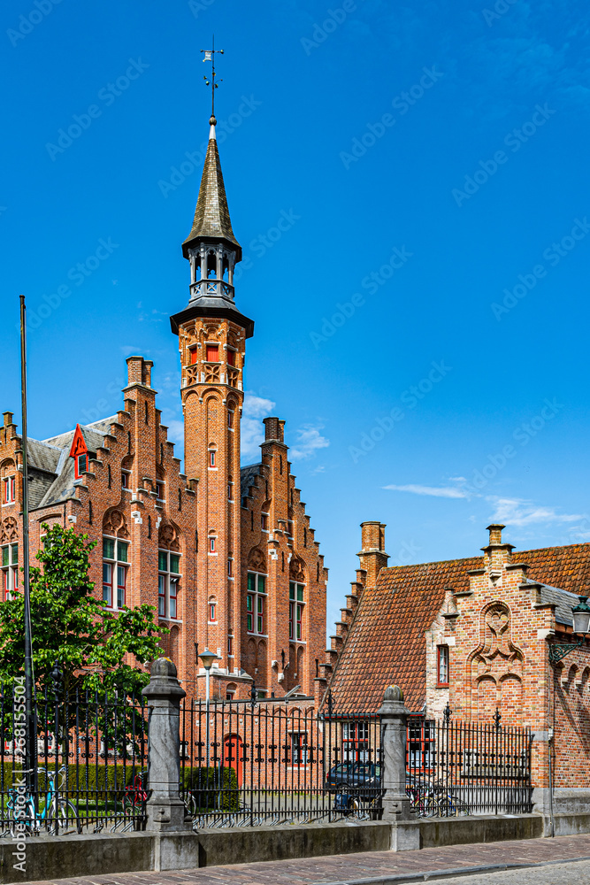 Naklejka premium Historische Kunst Akademie Brügge in Belgien