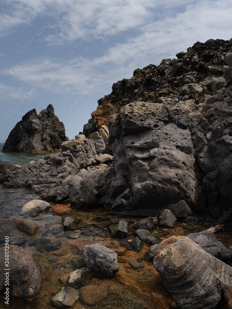 Fototapeta premium Visitar a ultima hora del día la Playa de la Gran Concha, de arena negra es un pequeña recompensa tras pasear por los acantilados de lava volcánica de Cap d'Agde , HERAULT , FRANCIA