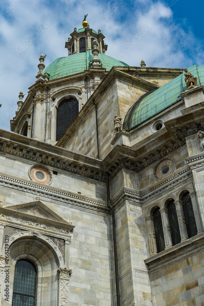 Fototapeta premium Exterior view of Como Cathedral (Duomo di Como) in Italy