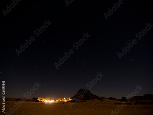 Noche estrellada en el desierto