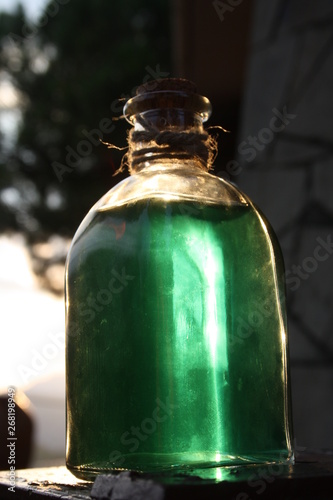 Glass bottle with a green substance_Botella de cristal con una substancia verde 