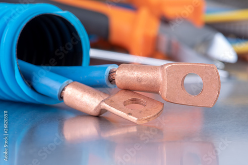 Component and tool to use in electrical installations 