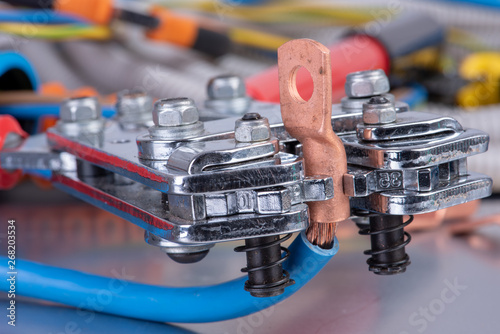 Quadro em tela Crimping tool with copper cable for electrical installation close-up