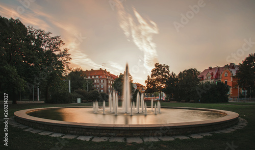 Springbrunnen und Stadt am Abend, Erfurt