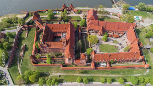 Malbork nad rzeką Nogat największy średniowieczny murowany zamek z lotu ptaka