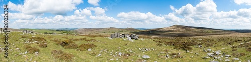 Φωτογραφία Panorama of the granite bedrock outcrops at Top Tor, Dartmoor National Park, Devon