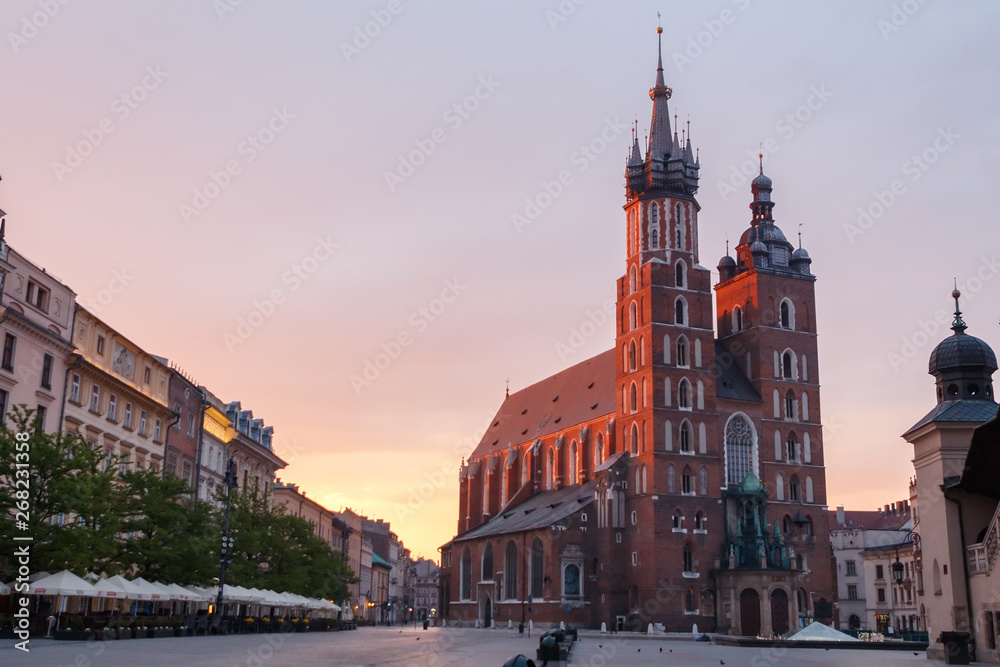 Fototapeta view of the main square of krakow and mariac church at spring