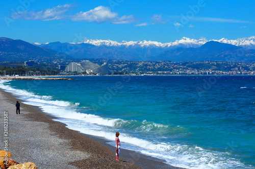 Antibes, et Villeneuve Loubet sous les alpes maritimes photo