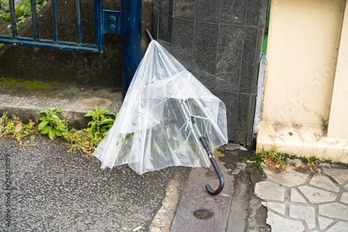 折れた傘 © fotoriatonko