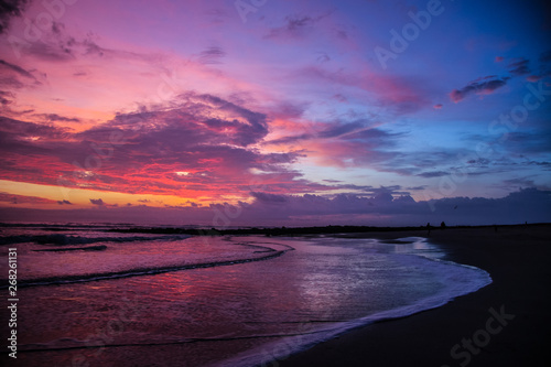 Fényképezés Magnifique couché de soleil sur la plage de Santa Teresa au Costa Rica