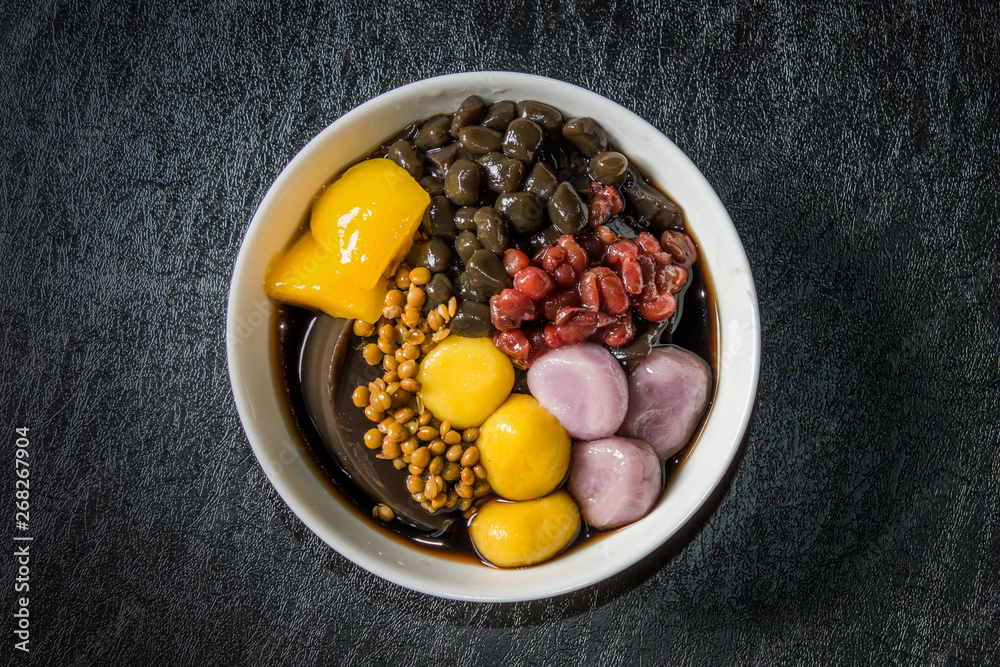 台湾の漢方黒ゼリー Licorice black jelly Taiwanese dessert 台湾の漢方黒ゼリー Licorice black jelly Taiwanese dessert