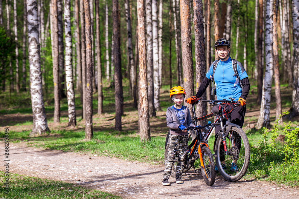 Naklejka premium Male cyclist with his son